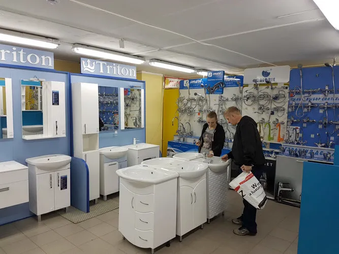 Мебель для ванной в магазине комплекса