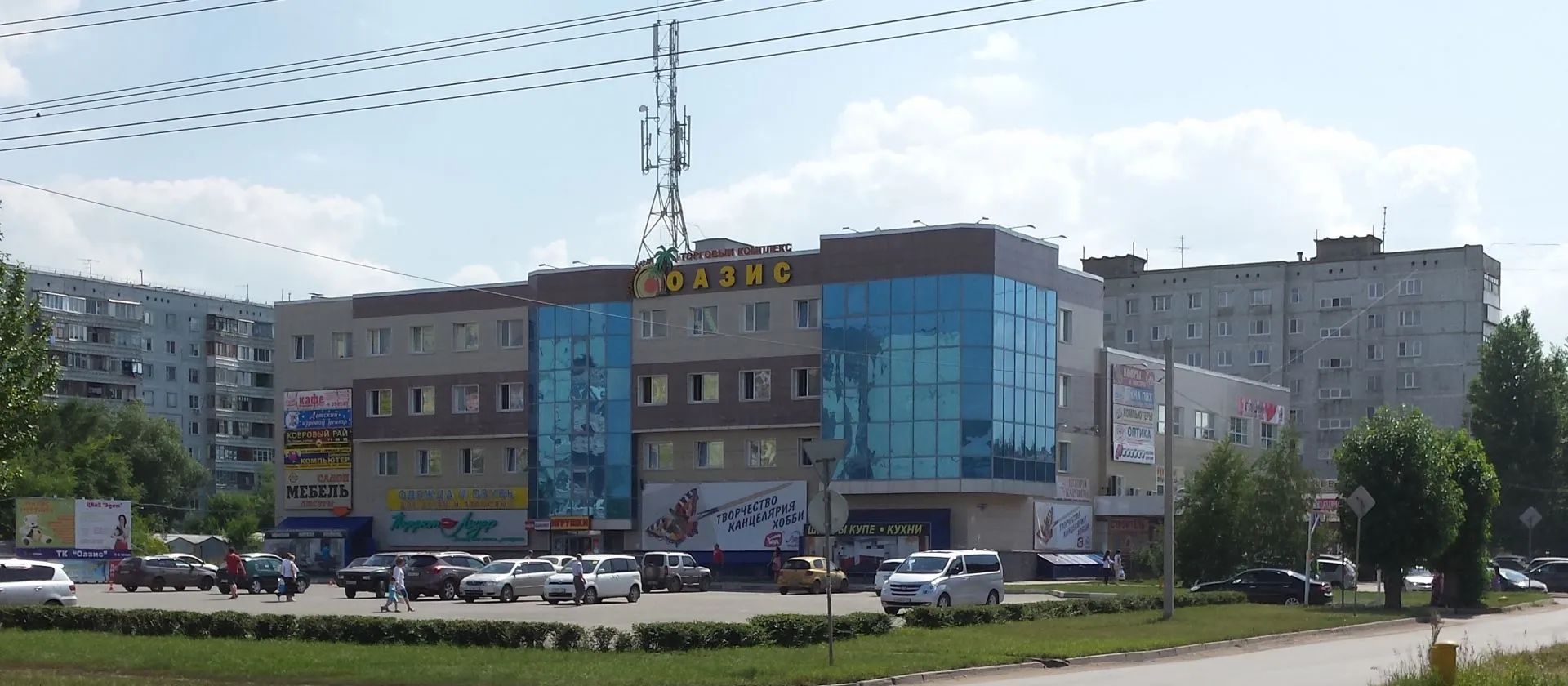 ТК «Оазис» днём со стороны Лесного проезда