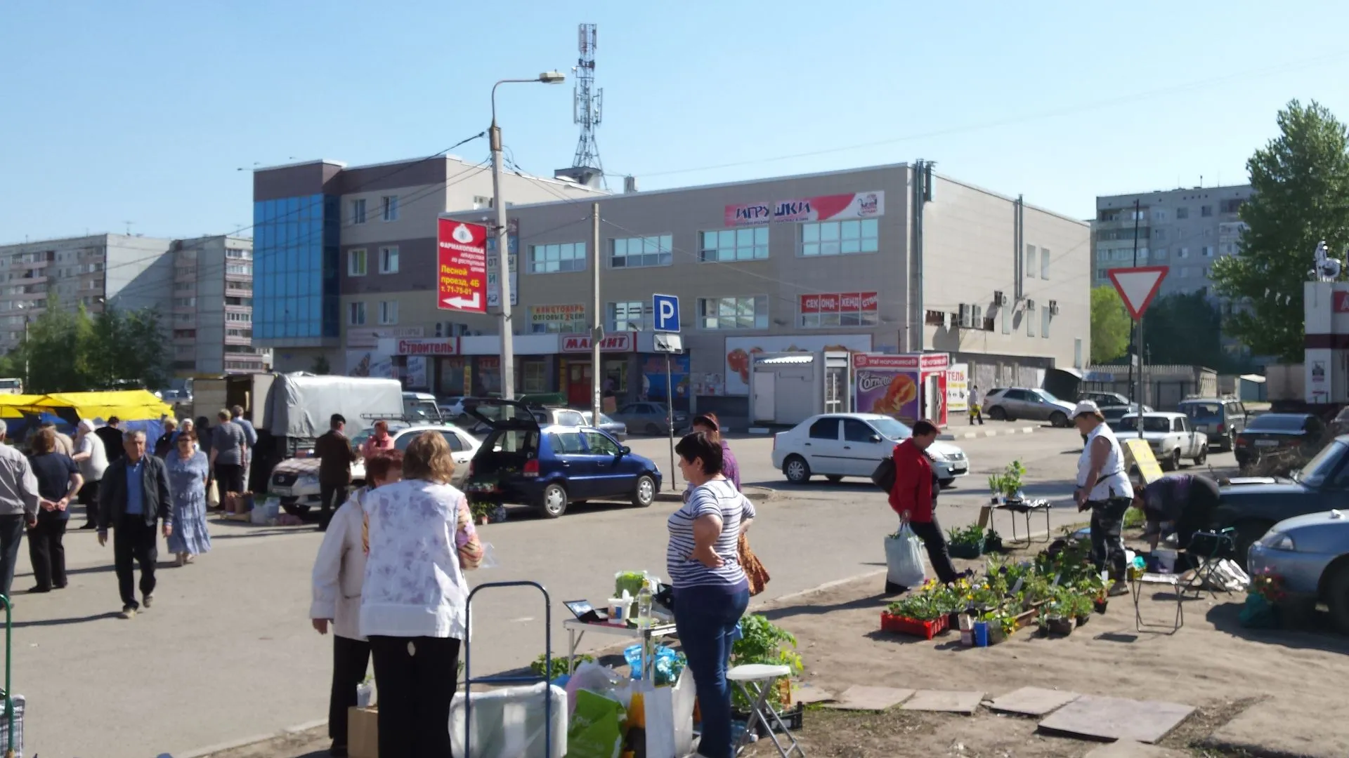 Здание комплекса со стороны рынка
